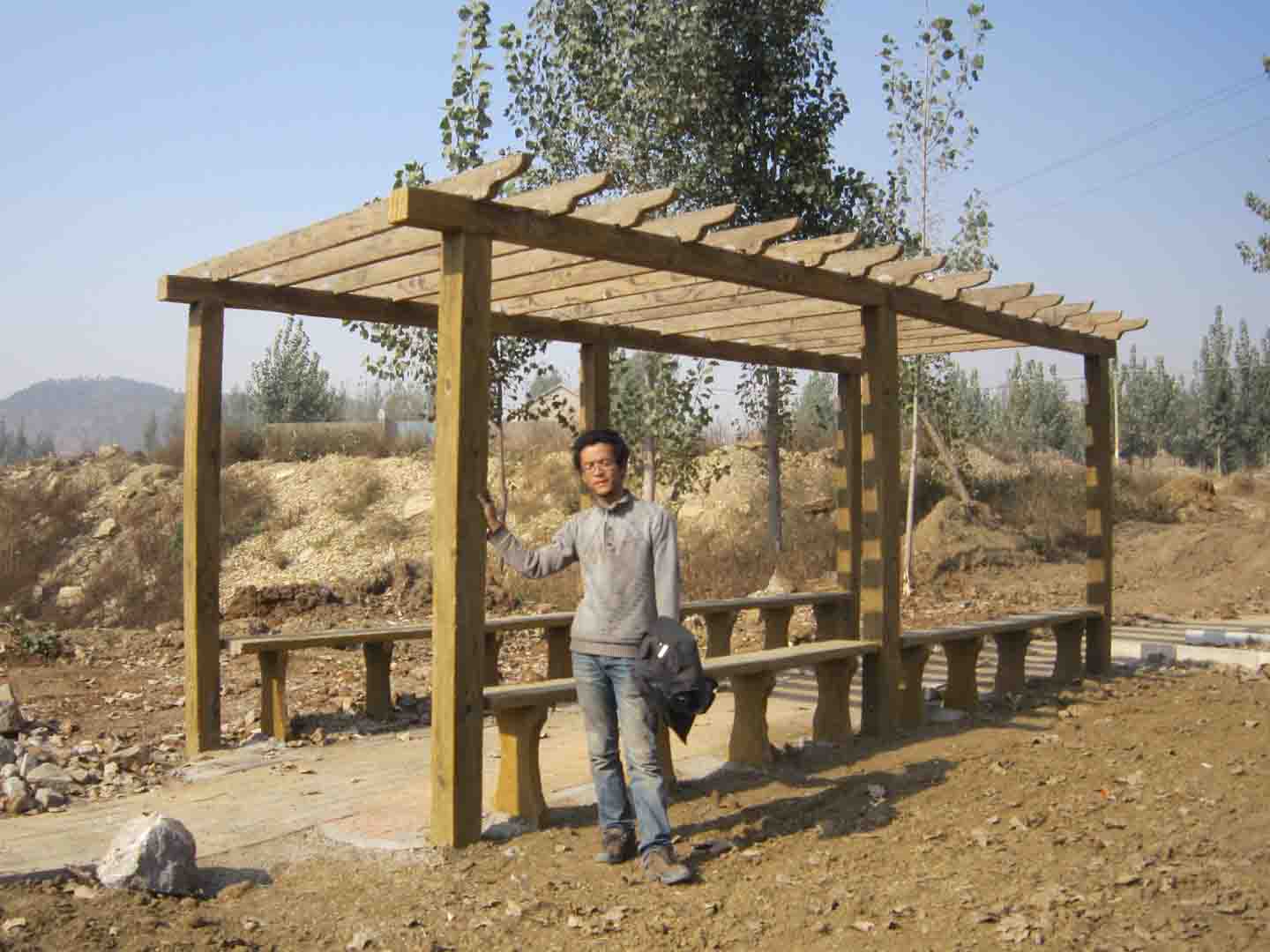 羅莊賢孝莊水(shuǐ)泥畫(huà)廊--臨沂大(dà)千雕塑公司