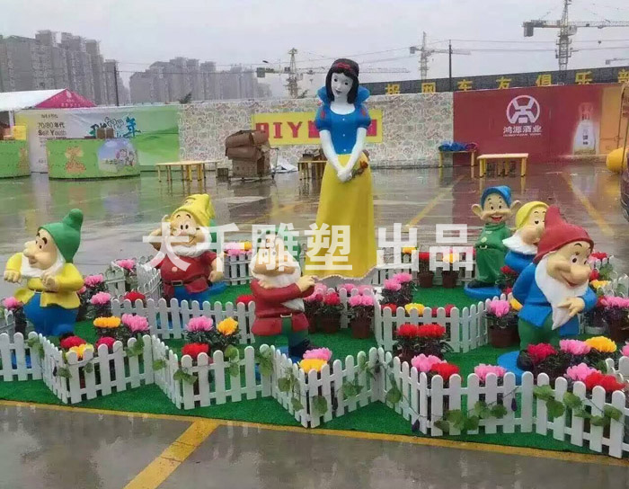 卡通(tōng)動漫雕塑：白(bái)雪(xuě)公主